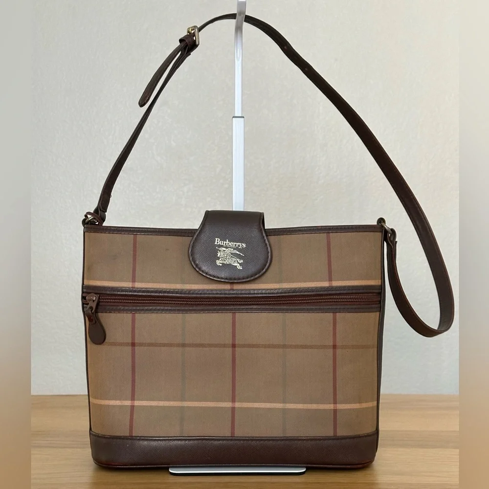 Burberrys Shouder Bag - Picture 1 of 15